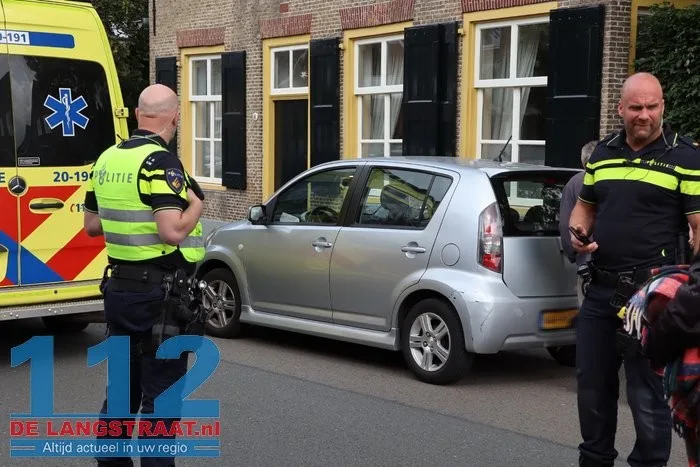 Scooterrijder raakt gewond door botsing achterop remmende auto 3 Scooterrijder raakt gewond door botsing achterop remmende auto 112 De Langstraat