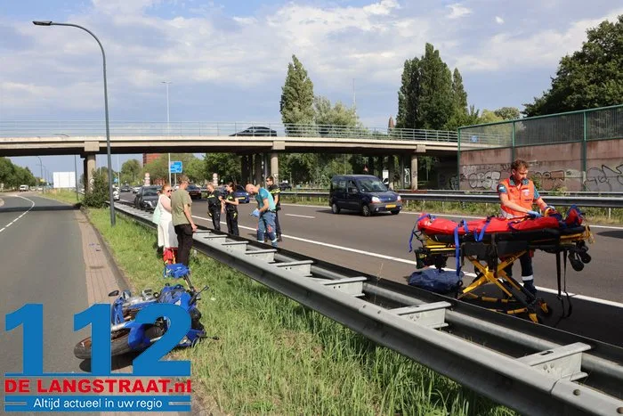 Motorrijder zwaargewond na botsing tegen viaductrand: slachtoffer belandt op de A59 1 Motorrijder zwaargewond na botsing tegen viaductrand: slachtoffer belandt op de A59 112 De Langstraat