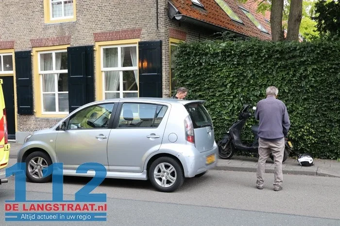 Scooterrijder raakt gewond door botsing achterop remmende auto 6 Scooterrijder raakt gewond door botsing achterop remmende auto 112 De Langstraat