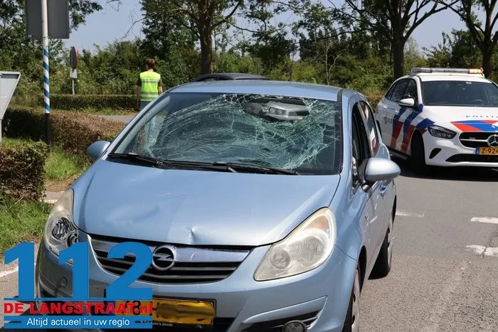 Fietser belandt op voorruit van auto bij aanrijding in Oudheusden en raakt gewond 2 Fietser belandt op voorruit van auto bij aanrijding in Oudheusden en raakt gewond 112 De Langstraat