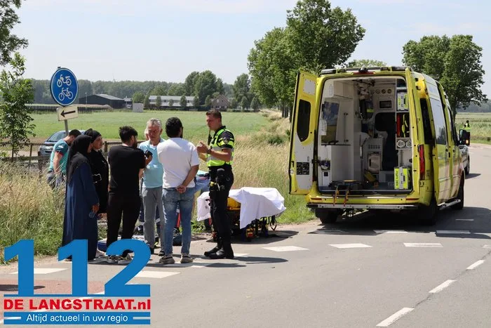 Fietser belandt op voorruit van auto bij aanrijding in Oudheusden en raakt gewond 11 Fietser belandt op voorruit van auto bij aanrijding in Oudheusden en raakt gewond 112 De Langstraat