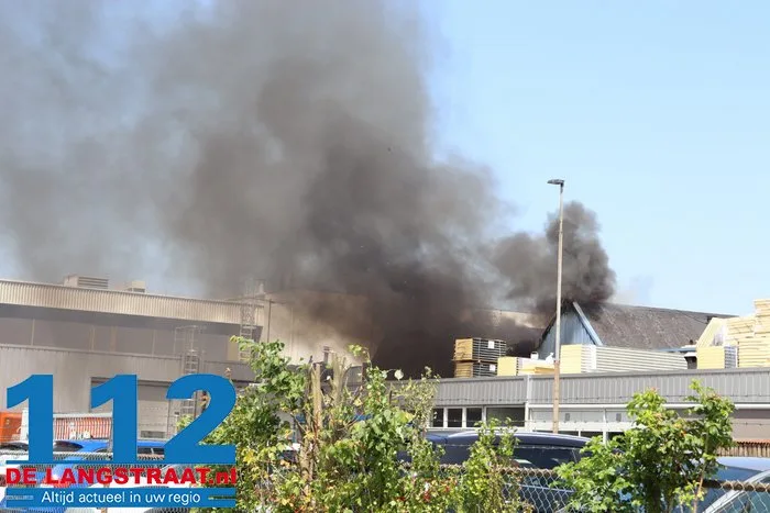 Grote brand bij fabriek van bakkerij Daelmans in Nieuwkuijk: pand ontruimd 2 Grote brand bij fabriek van bakkerij Daelmans in Nieuwkuijk: pand ontruimd 112 De Langstraat
