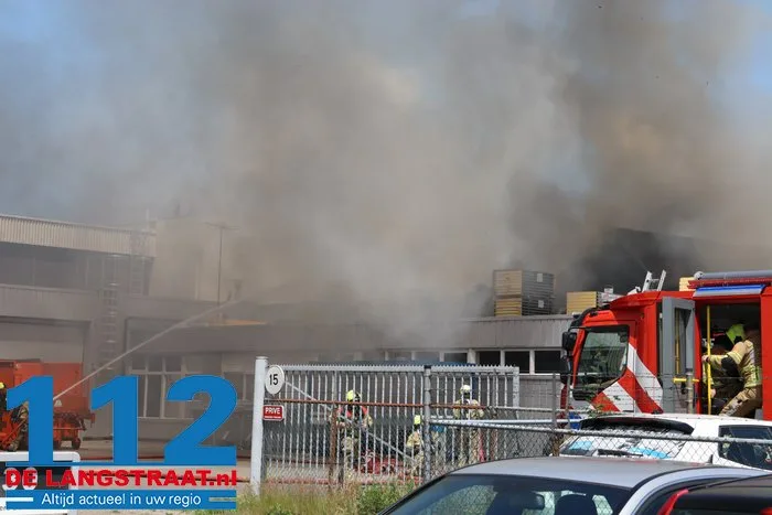 Grote brand bij fabriek van bakkerij Daelmans in Nieuwkuijk: pand ontruimd 4 Grote brand bij fabriek van bakkerij Daelmans in Nieuwkuijk: pand ontruimd 112 De Langstraat