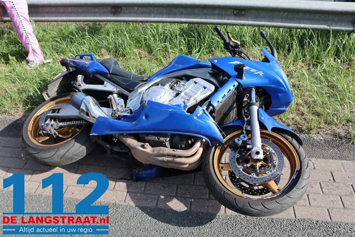 Motorrijder zwaargewond na botsing tegen viaductrand: slachtoffer belandt op de A59 9 Motorrijder zwaargewond na botsing tegen viaductrand: slachtoffer belandt op de A59 112 De Langstraat