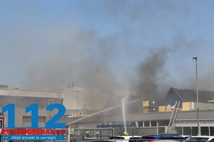 Grote brand bij fabriek van bakkerij Daelmans in Nieuwkuijk: pand ontruimd 6 Grote brand bij fabriek van bakkerij Daelmans in Nieuwkuijk: pand ontruimd 112 De Langstraat