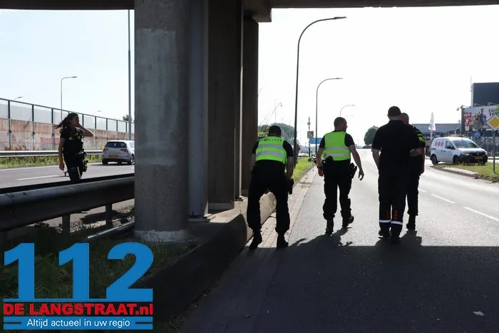 Motorrijder zwaargewond na botsing tegen viaductrand: slachtoffer belandt op de A59 12 Motorrijder zwaargewond na botsing tegen viaductrand: slachtoffer belandt op de A59 112 De Langstraat