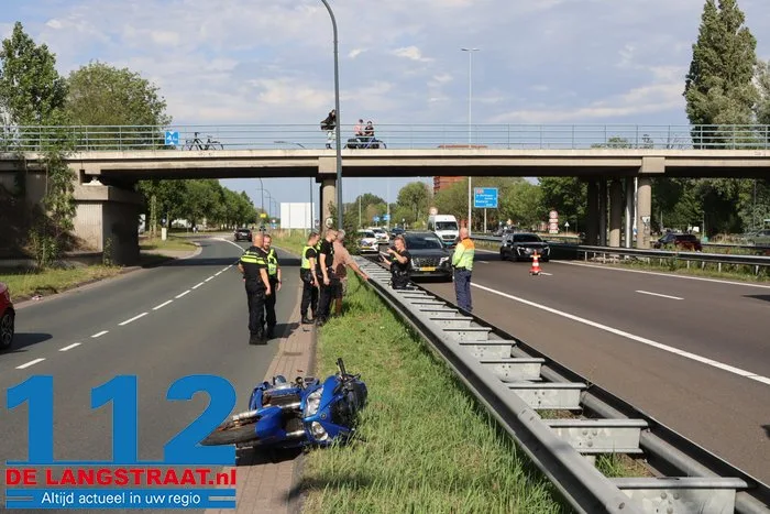 Motorrijder zwaargewond na botsing tegen viaductrand: slachtoffer belandt op de A59 15 Motorrijder zwaargewond na botsing tegen viaductrand: slachtoffer belandt op de A59 112 De Langstraat