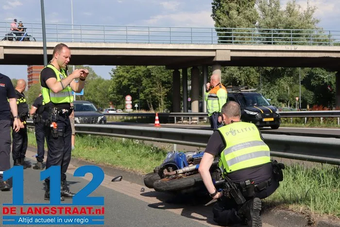 Motorrijder zwaargewond na botsing tegen viaductrand: slachtoffer belandt op de A59 16 Motorrijder zwaargewond na botsing tegen viaductrand: slachtoffer belandt op de A59 112 De Langstraat
