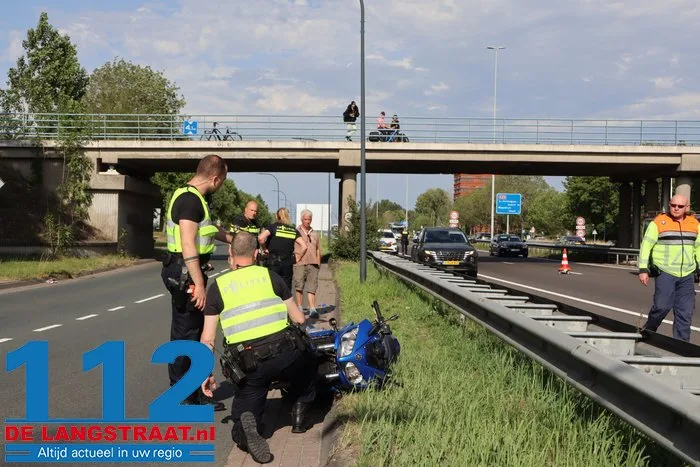 Motorrijder zwaargewond na botsing tegen viaductrand: slachtoffer belandt op de A59 17 Motorrijder zwaargewond na botsing tegen viaductrand: slachtoffer belandt op de A59 112 De Langstraat