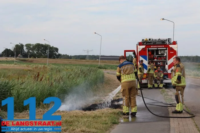 Kleine bermbrand aan de Weteringweg snel geblust 3 Kleine bermbrand aan de Weteringweg snel geblust 112 De Langstraat