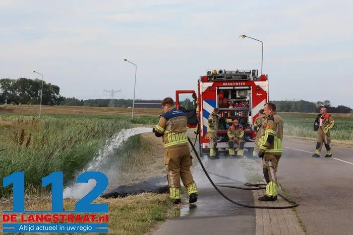 Kleine bermbrand aan de Weteringweg snel geblust 4 Kleine bermbrand aan de Weteringweg snel geblust 112 De Langstraat