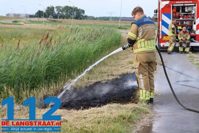 Kleine bermbrand aan de Weteringweg snel geblust 8 Kleine bermbrand aan de Weteringweg snel geblust 112 De Langstraat