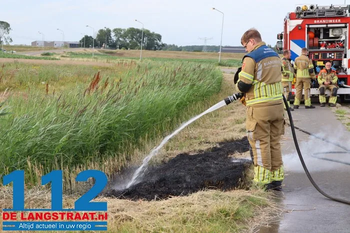 Kleine bermbrand aan de Weteringweg snel geblust 9 Kleine bermbrand aan de Weteringweg snel geblust 112 De Langstraat