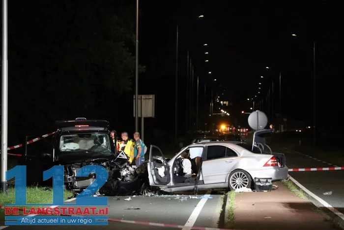 Meerdere zwaargewonden bij ernstig ongeval op Heistraat N629 Oosteind 20 Meerdere zwaargewonden bij ernstig ongeval op Heistraat N629 Oosteind 112 De Langstraat
