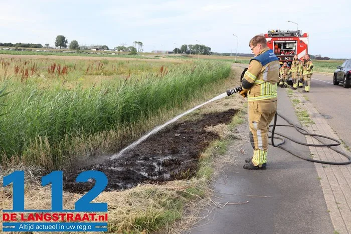 Kleine bermbrand aan de Weteringweg snel geblust 11 Kleine bermbrand aan de Weteringweg snel geblust 112 De Langstraat