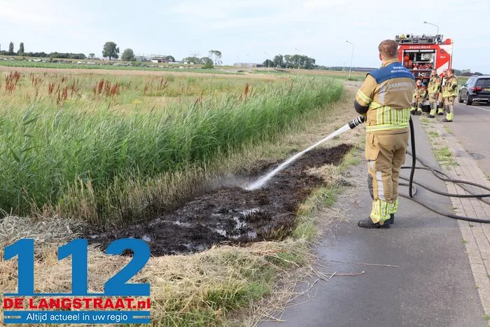 Kleine bermbrand aan de Weteringweg snel geblust 12 Kleine bermbrand aan de Weteringweg snel geblust 112 De Langstraat
