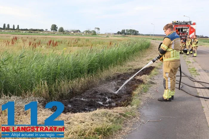 Kleine bermbrand aan de Weteringweg snel geblust 13 Kleine bermbrand aan de Weteringweg snel geblust 112 De Langstraat