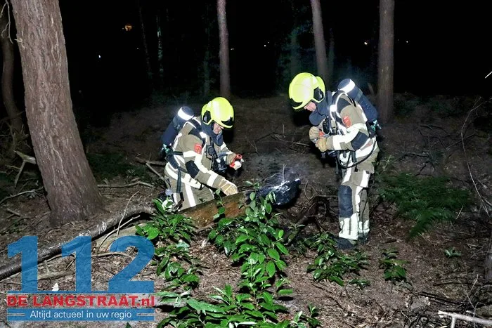 Kleine bosbrand tussen park De Efteling en Bosrijk snel geblust Kaatsheuvel 2 Kleine bosbrand tussen park De Efteling en Bosrijk snel geblust Kaatsheuvel 112 De Langstraat