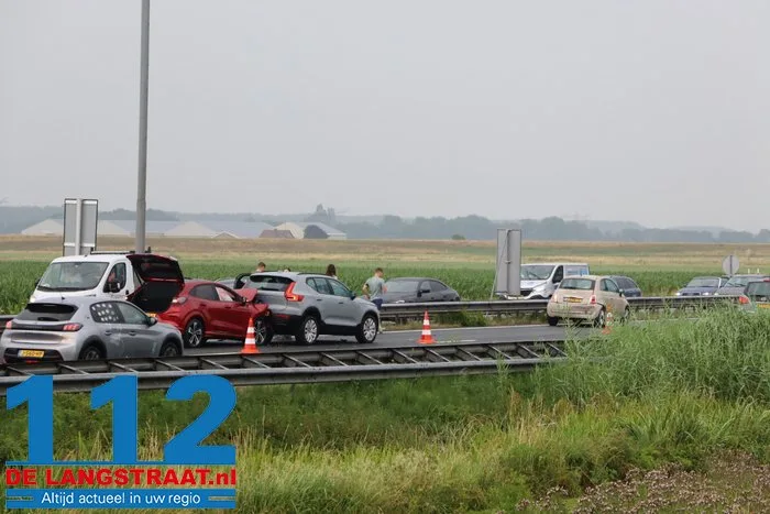 Vier auto’s botsen op elkaar op A59 bij Waalwijk, verkeer richting Den Bosch omgeleid 8 Vier auto’s botsen op elkaar op A59 bij Waalwijk, verkeer richting Den Bosch omgeleid 112 De Langstraat