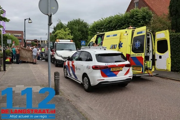 Kind zwaargewond bij ernstig ongeluk met oplegger in Wijk en Aalburg 5 Kind zwaargewond bij ernstig ongeluk met oplegger in Wijk en Aalburg 112 De Langstraat