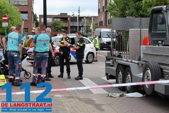 Kind zwaargewond bij ernstig ongeluk met oplegger in Wijk en Aalburg 15 Kind zwaargewond bij ernstig ongeluk met oplegger in Wijk en Aalburg 112 De Langstraat