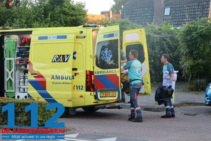 Traumahelikopter ingezet voor zwaargewonde vrouw na val van trap in Waalwijk 5 Traumahelikopter ingezet voor zwaargewonde vrouw na val van trap in Waalwijk 112 De Langstraat