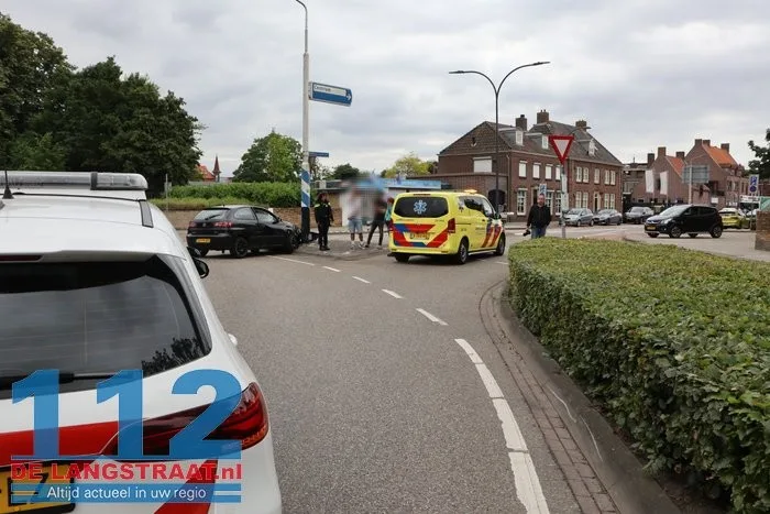 Bestuurder verliest controle op rotonde in Waalwijk en rijdt tegen verkeerspaal 8 Bestuurder verliest controle op rotonde in Waalwijk en rijdt tegen verkeerspaal 112 De Langstraat