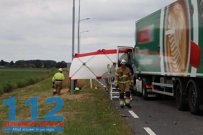 Vrouw (80) komt om het leven bij ernstig ongeluk met vrachtwagen 2 Vrouw (80) komt om het leven bij ernstig ongeluk met vrachtwagen 112 De Langstraat