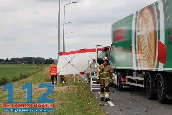 Vrouw (80) komt om het leven bij ernstig ongeluk met vrachtwagen 3 Vrouw (80) komt om het leven bij ernstig ongeluk met vrachtwagen 112 De Langstraat