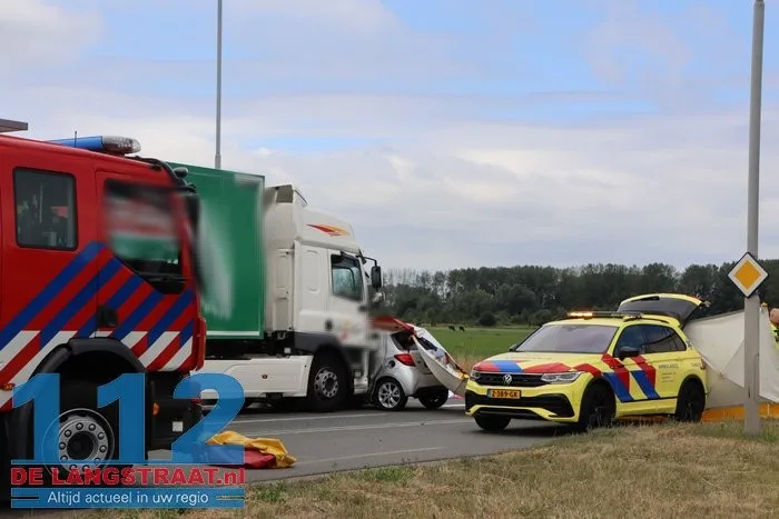 Vrouw (80) komt om het leven bij ernstig ongeluk met vrachtwagen 18 Vrouw (80) komt om het leven bij ernstig ongeluk met vrachtwagen 112 De Langstraat