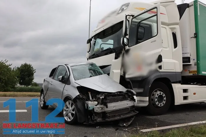 Vrouw (80) komt om het leven bij ernstig ongeluk met vrachtwagen 23 Vrouw (80) komt om het leven bij ernstig ongeluk met vrachtwagen 112 De Langstraat