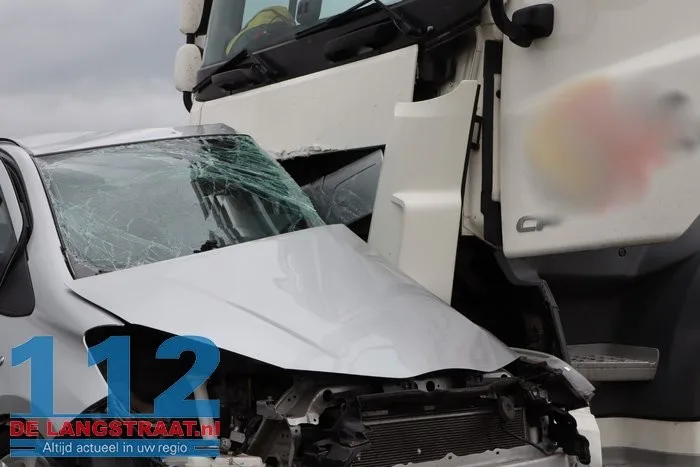 Vrouw (80) komt om het leven bij ernstig ongeluk met vrachtwagen 24 Vrouw (80) komt om het leven bij ernstig ongeluk met vrachtwagen 112 De Langstraat