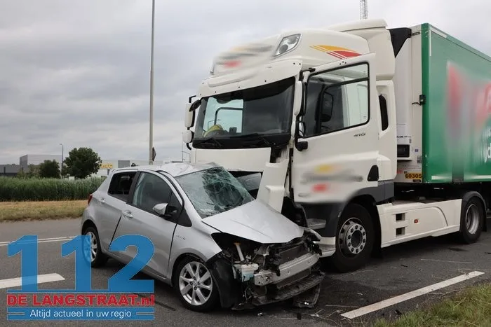 Vrouw (80) komt om het leven bij ernstig ongeluk met vrachtwagen 26 Vrouw (80) komt om het leven bij ernstig ongeluk met vrachtwagen 112 De Langstraat