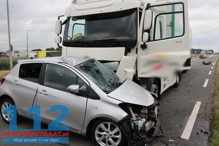 Vrouw (80) komt om het leven bij ernstig ongeluk met vrachtwagen 28 Vrouw (80) komt om het leven bij ernstig ongeluk met vrachtwagen 112 De Langstraat