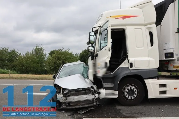 Vrouw (80) komt om het leven bij ernstig ongeluk met vrachtwagen 30 Vrouw (80) komt om het leven bij ernstig ongeluk met vrachtwagen 112 De Langstraat