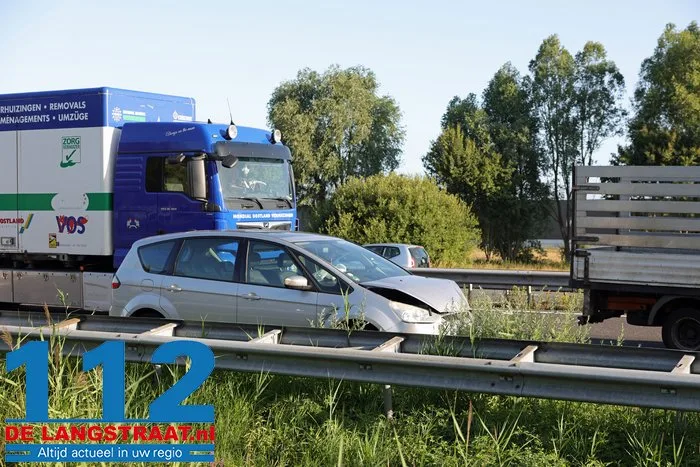 File op A59 door ongeluk bij Waalwijk: auto’s botsen op elkaar 112 De Langstraat