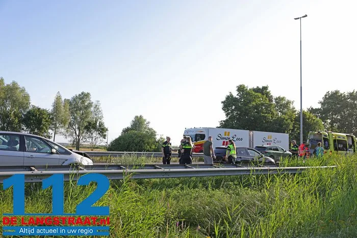 File op A59 door ongeluk bij Waalwijk: auto’s botsen op elkaar 112 De Langstraat
