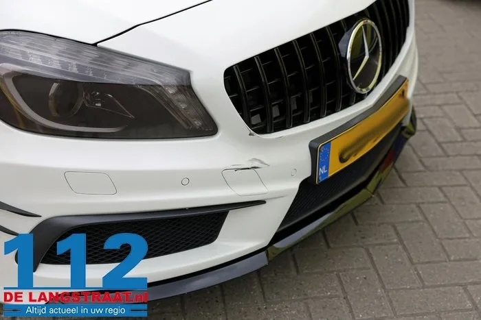 Fietser gewond na aanrijding met auto op Burgemeester de Geusstraat in Waalwijk 8 Fietser gewond na aanrijding met auto op Burgemeester de Geusstraat in Waalwijk 112 De Langstraat