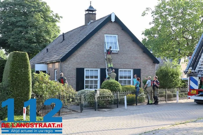 Brandweer helpt ambulance bij val in woning om binnen te komen 112 De Langstraat