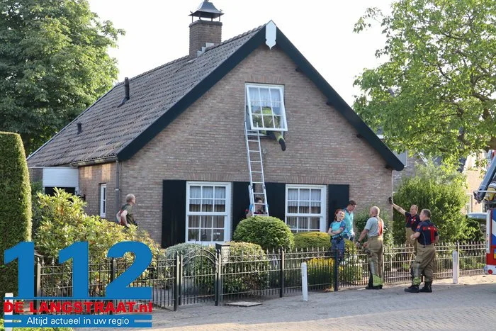Brandweer helpt ambulance bij val in woning om binnen te komen 112 De Langstraat
