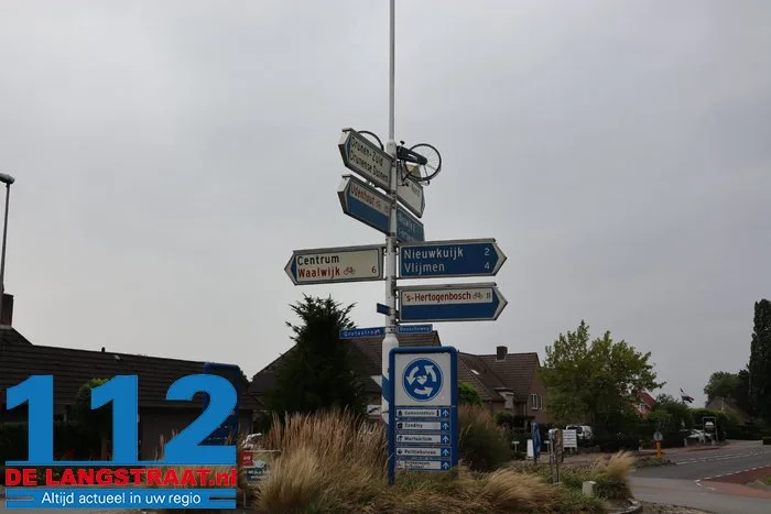 Ondanks irritatie bij gemeente opnieuw raak: wegwijzerpaal in Drunen voor vierde keer ‘versierd’ met fiets 5 Ondanks irritatie bij gemeente opnieuw raak: wegwijzerpaal in Drunen voor vierde keer ‘versierd’ met fiets 112 De Langstraat