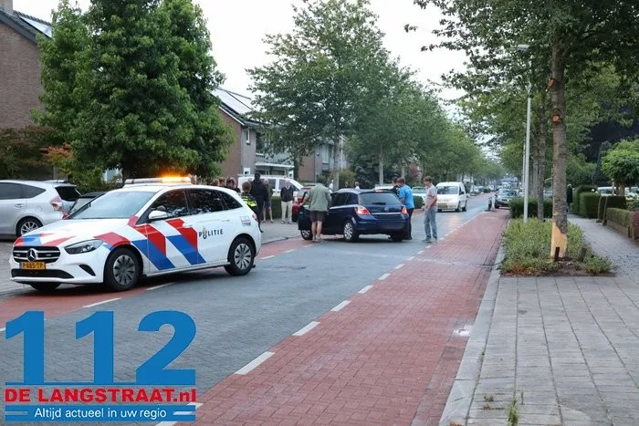 Automobilist botst met auto tegen boom in Vlijmen 9 Automobilist botst met auto tegen boom in Vlijmen 112 De Langstraat