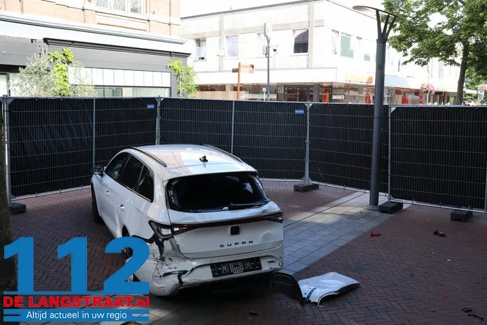 Zware schade na ramkraak bij juwelier in Waalwijk, auto blijft voor de deur achter 17 Zware schade na ramkraak bij juwelier in Waalwijk, auto blijft voor de deur achter 112 De Langstraat