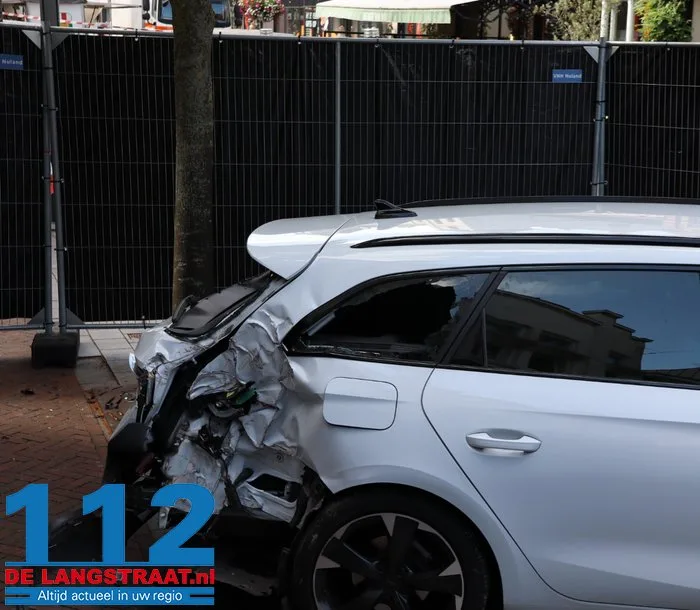 Zware schade na ramkraak bij juwelier in Waalwijk, auto blijft voor de deur achter 19 Zware schade na ramkraak bij juwelier in Waalwijk, auto blijft voor de deur achter 112 De Langstraat