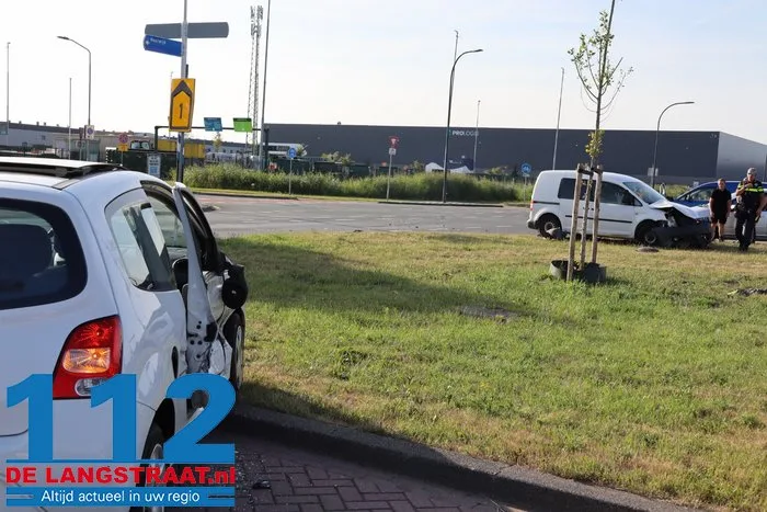Opnieuw aanrijding op beruchte kruising Kloosterheulweg-Weteringweg in Waalwijk 1 Opnieuw aanrijding op beruchte kruising Kloosterheulweg-Weteringweg in Waalwijk 112 De Langstraat