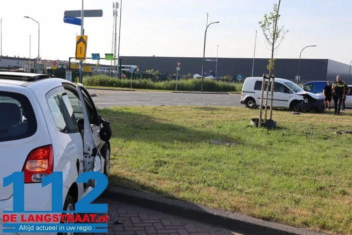 Opnieuw aanrijding op beruchte kruising Kloosterheulweg-Weteringweg in Waalwijk 2 Opnieuw aanrijding op beruchte kruising Kloosterheulweg-Weteringweg in Waalwijk 112 De Langstraat