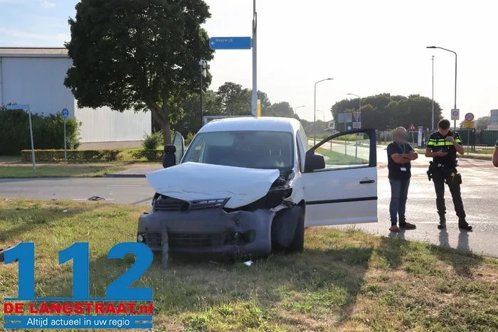 Opnieuw aanrijding op beruchte kruising Kloosterheulweg-Weteringweg in Waalwijk 4 Opnieuw aanrijding op beruchte kruising Kloosterheulweg-Weteringweg in Waalwijk 112 De Langstraat