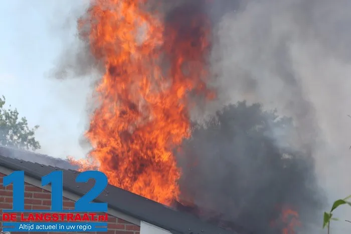Schuurbrand aan de Erve in Waalwijk zorgt voor flinke rookontwikkeling 112 De Langstraat