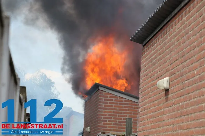 Schuurbrand aan de Erve in Waalwijk zorgt voor flinke rookontwikkeling 112 De Langstraat