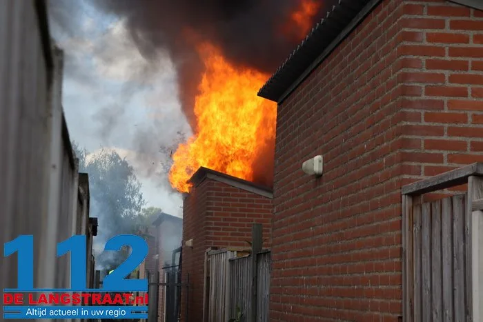 Schuurbrand aan de Erve in Waalwijk zorgt voor flinke rookontwikkeling 112 De Langstraat